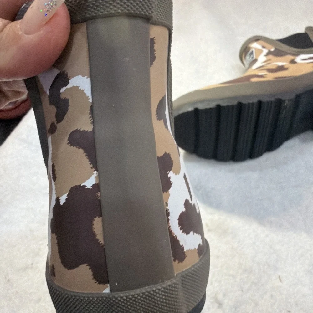 Simply Southern Women's Tan Camo Print Rain Boots Size 9 Brand New